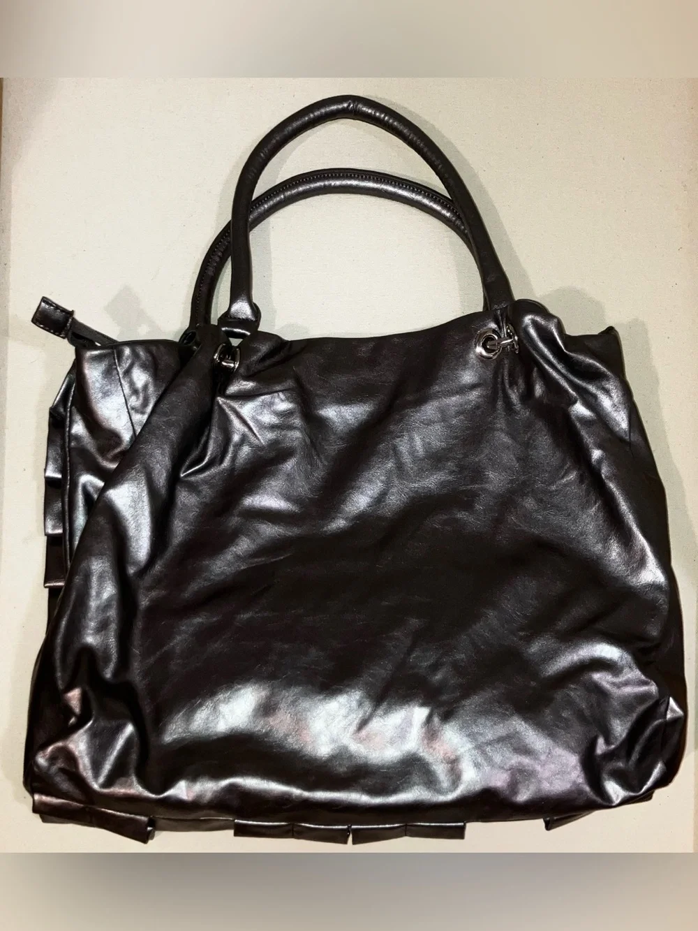Metallic Gray Ruffled Women's Handbag - Picture 5 of 10